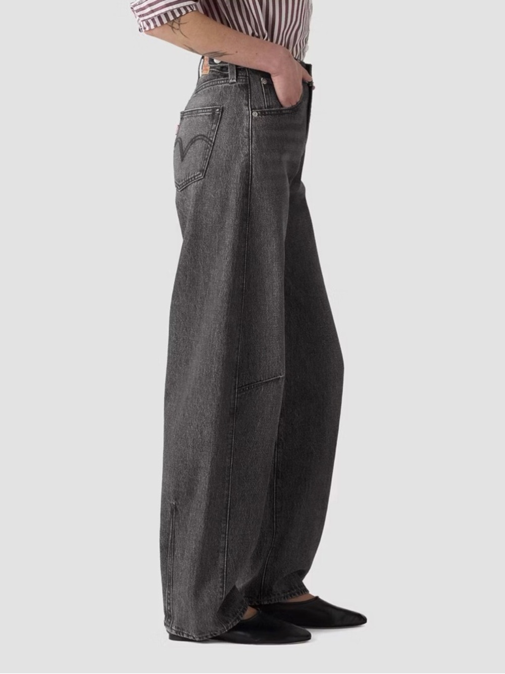 Levi's® Women's Cinch Barrel Jeans - Picture 2 of 11